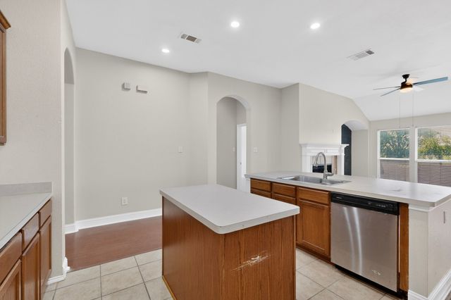 7911 Decoy Drive, Arlington, TX 76002