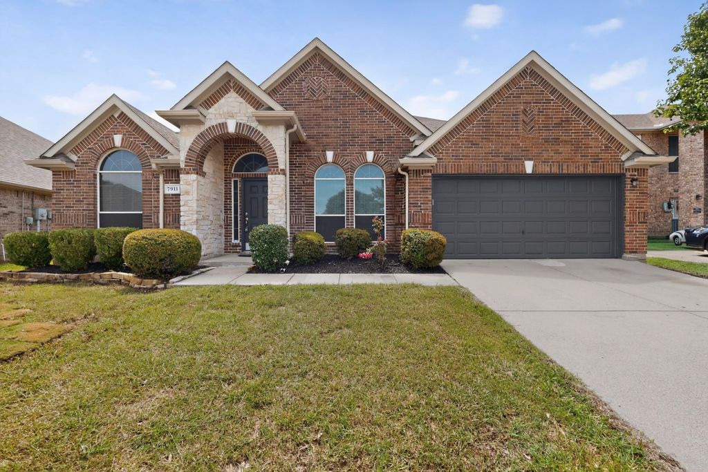 7911 Decoy Drive, Arlington, TX 76002