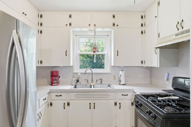 8207 Lazy LN, Austin, TX 78757
