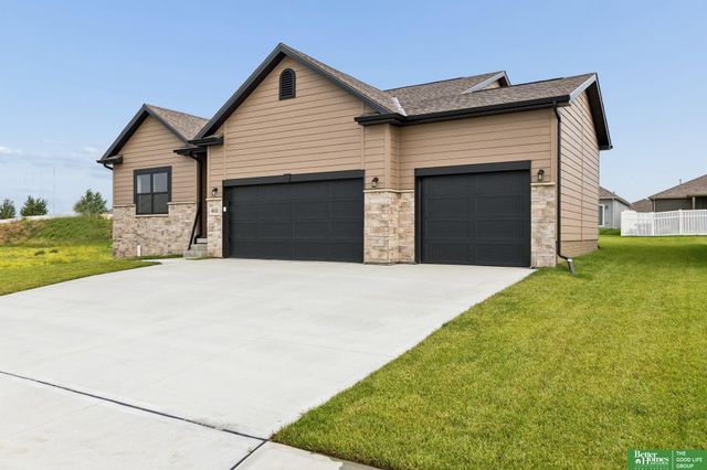 4910 Pinehill Road, Bellevue, NE 68133