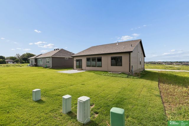 4910 Pinehill Road, Bellevue, NE 68133
