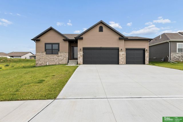 4910 Pinehill Road, Bellevue, NE 68133