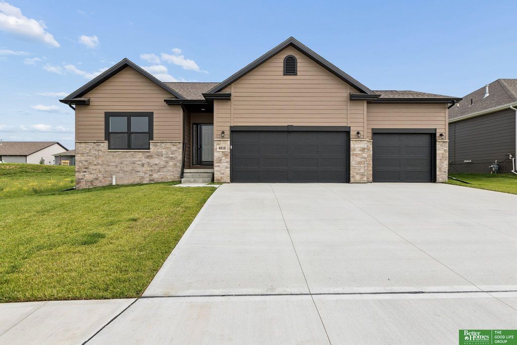 4910 Pinehill Road, Bellevue, NE 68133