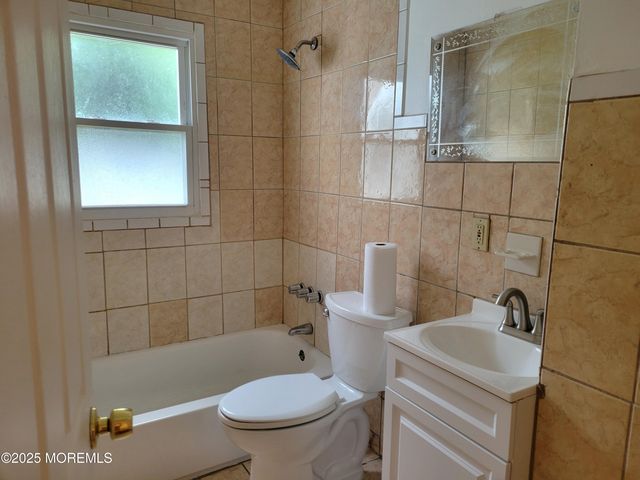 9 Holmes Terrace, Freehold, NJ 07728