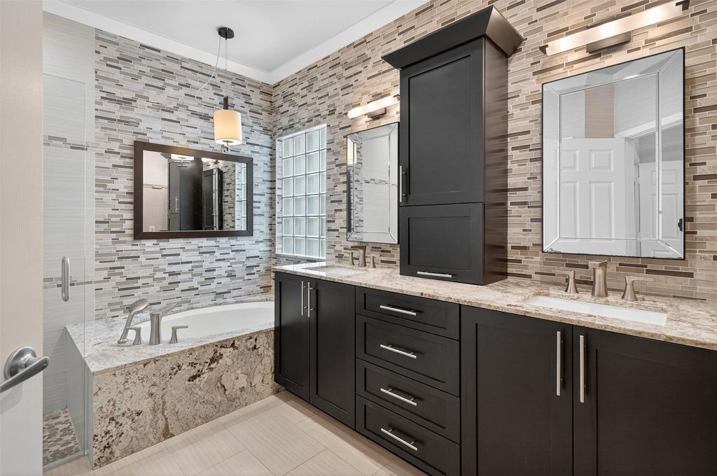 Image 10 of property listing at 7862 NW 62nd Way, Parkland, FL 33067