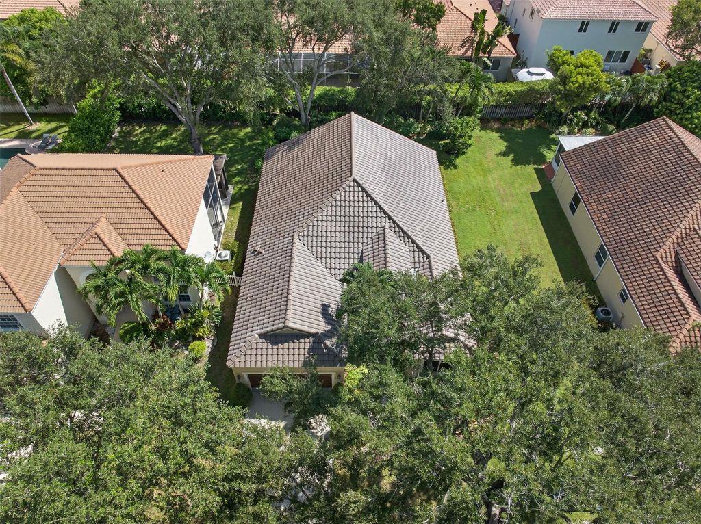Image 2 of property listing at 7862 NW 62nd Way, Parkland, FL 33067