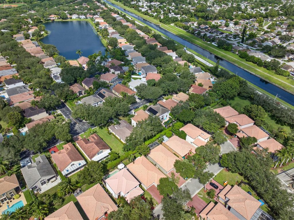 Image 27 of property listing at 7862 NW 62nd Way, Parkland, FL 33067