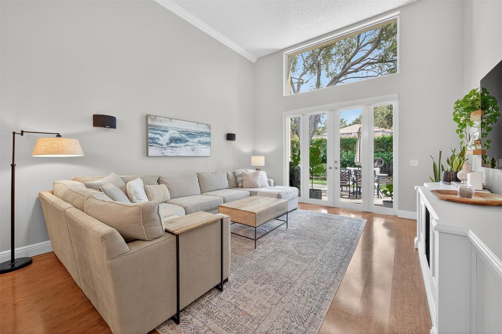 Image 5 of property listing at 7862 NW 62nd Way, Parkland, FL 33067