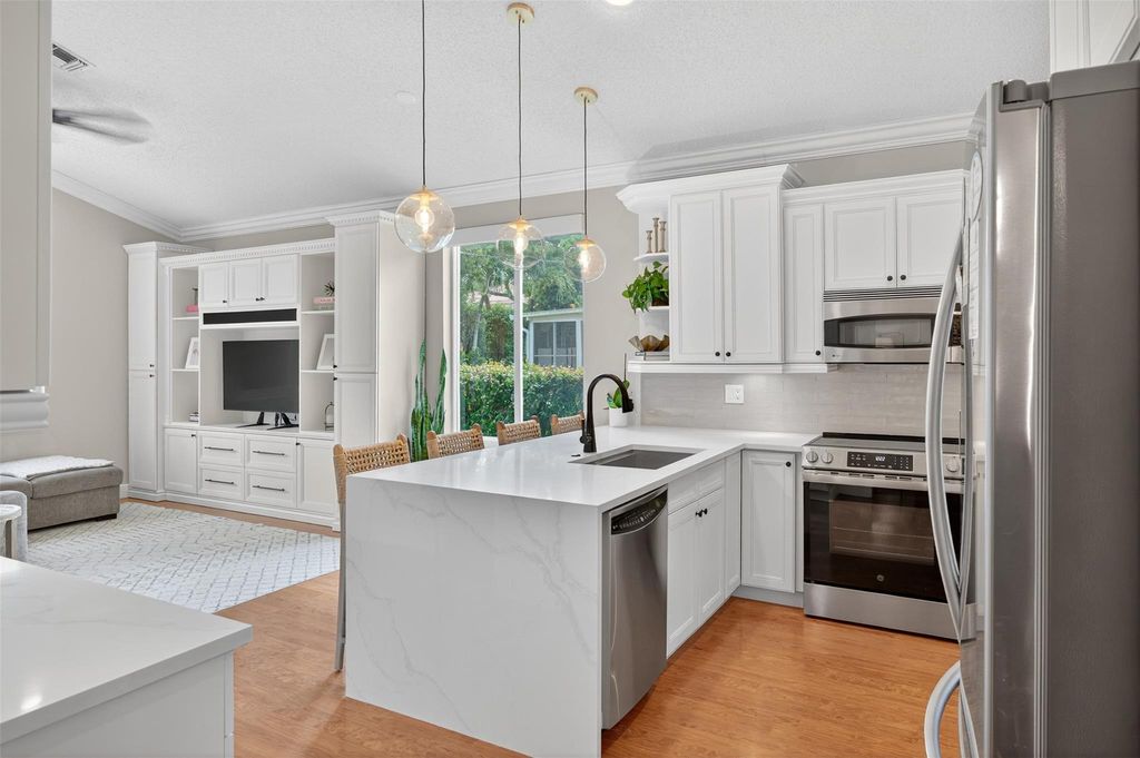 Image 6 of property listing at 7862 NW 62nd Way, Parkland, FL 33067