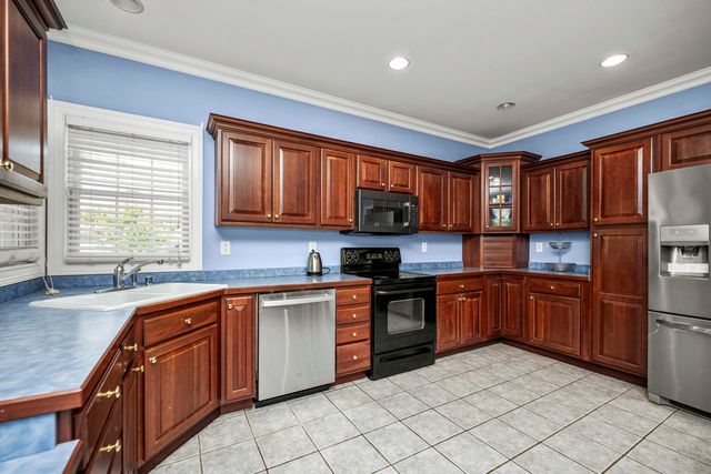 1369 Saddle Club Way, Lexington, KY 40504