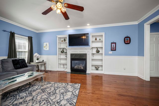 1369 Saddle Club Way, Lexington, KY 40504