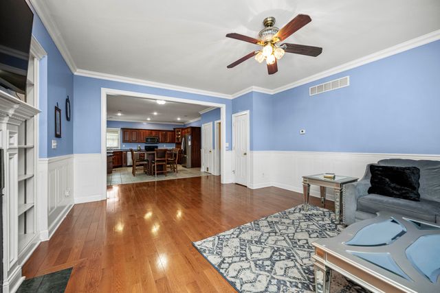 1369 Saddle Club Way, Lexington, KY 40504