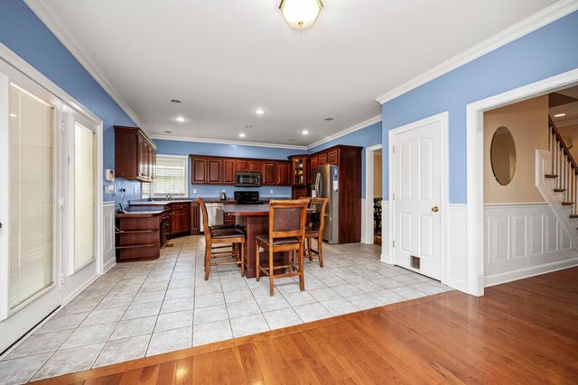 1369 Saddle Club Way, Lexington, KY 40504