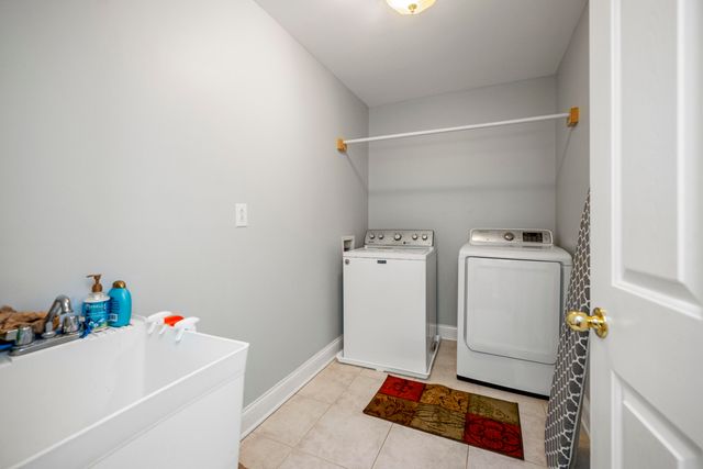 1369 Saddle Club Way, Lexington, KY 40504