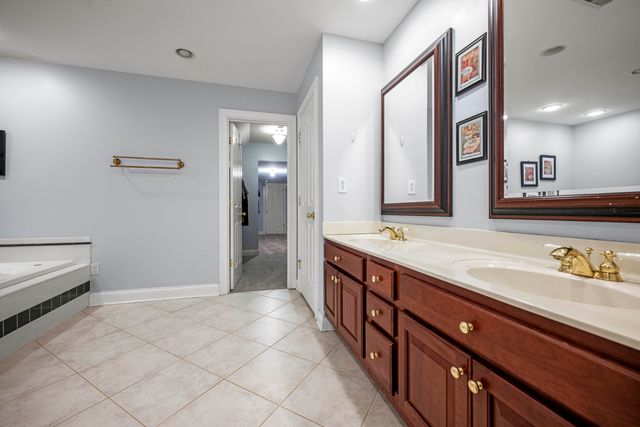 1369 Saddle Club Way, Lexington, KY 40504