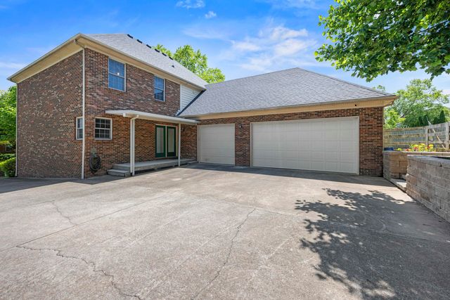 1369 Saddle Club Way, Lexington, KY 40504