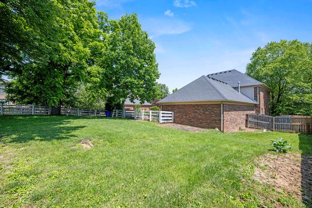 1369 Saddle Club Way, Lexington, KY 40504