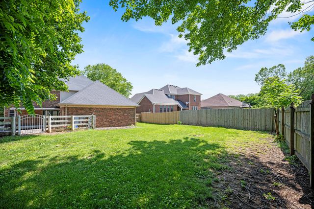 1369 Saddle Club Way, Lexington, KY 40504
