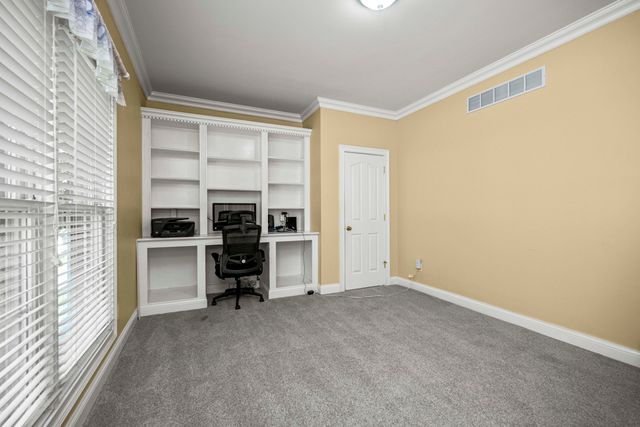 1369 Saddle Club Way, Lexington, KY 40504