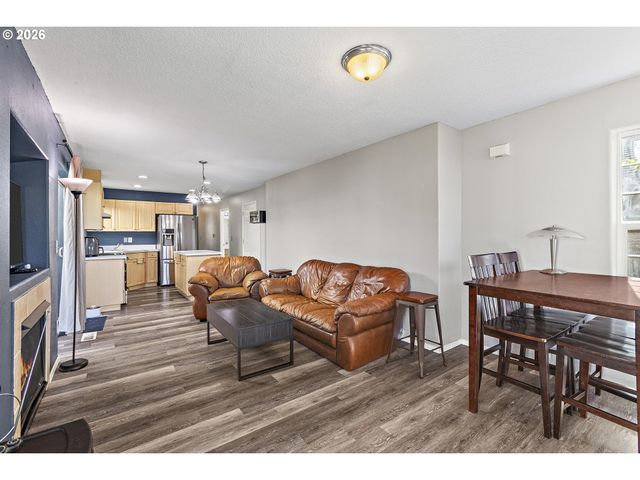 946 Sw JUNCTION Pl, Gresham, OR 97080