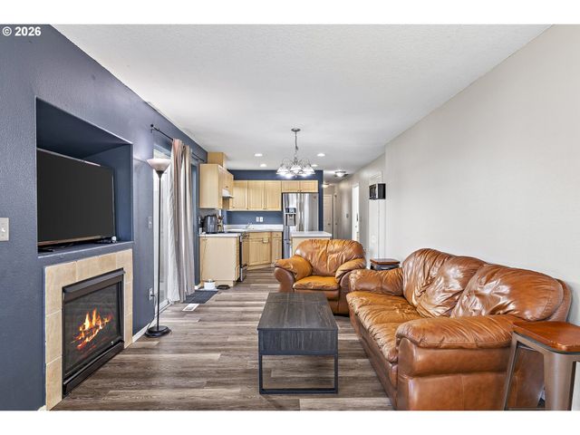 946 Sw JUNCTION Pl, Gresham, OR 97080