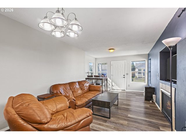 946 Sw JUNCTION Pl, Gresham, OR 97080