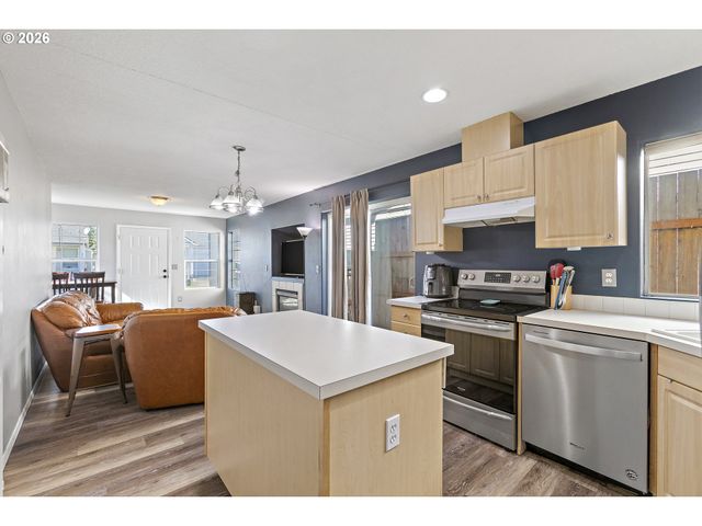 946 Sw JUNCTION Pl, Gresham, OR 97080