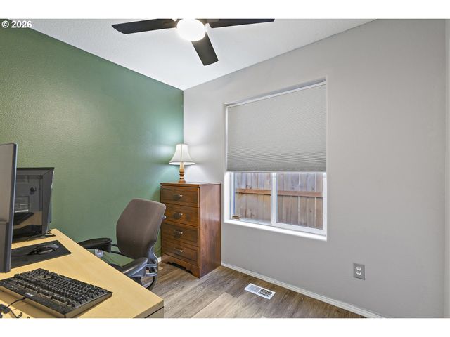 946 Sw JUNCTION Pl, Gresham, OR 97080