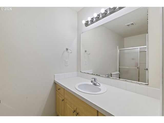 946 Sw JUNCTION Pl, Gresham, OR 97080
