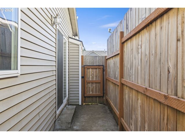 946 Sw JUNCTION Pl, Gresham, OR 97080