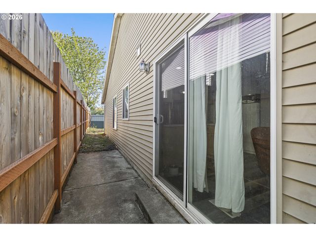 946 Sw JUNCTION Pl, Gresham, OR 97080