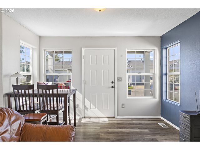 946 Sw JUNCTION Pl, Gresham, OR 97080
