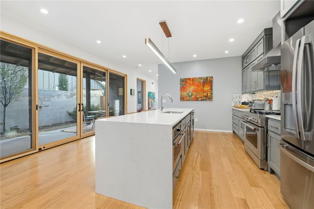 632 Bella Vista Road, Bentonville, AR 72712