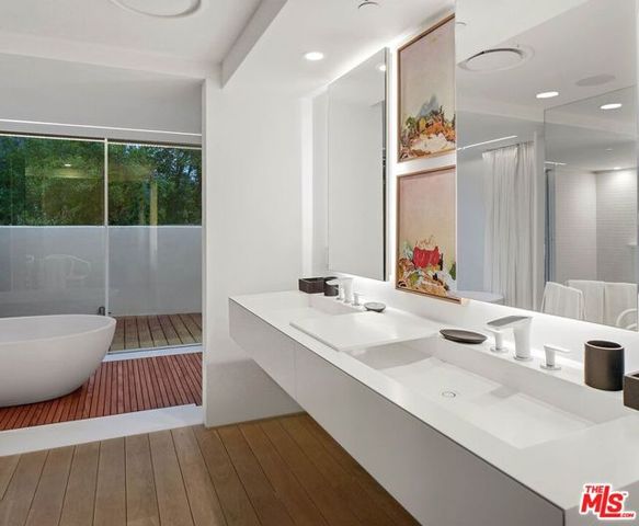 1106 N Hillcrest Road, Beverly Hills, CA 90210