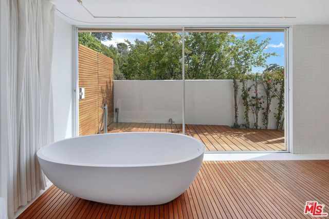 1106 N Hillcrest Road, Beverly Hills, CA 90210
