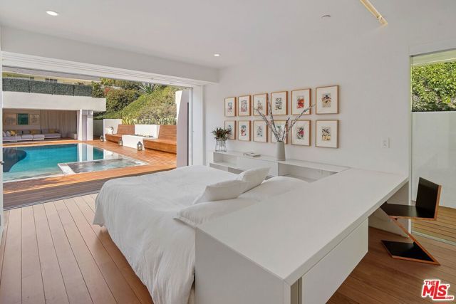 1106 N Hillcrest Road, Beverly Hills, CA 90210