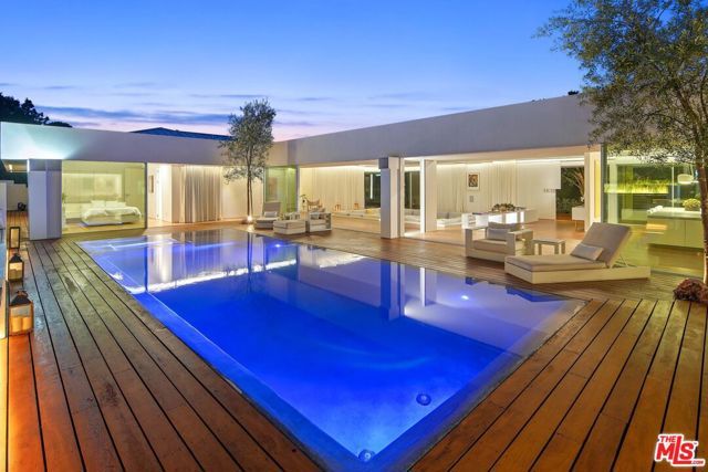 1106 N Hillcrest Road, Beverly Hills, CA 90210