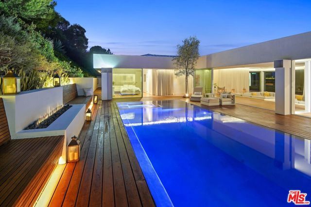 1106 N Hillcrest Road, Beverly Hills, CA 90210