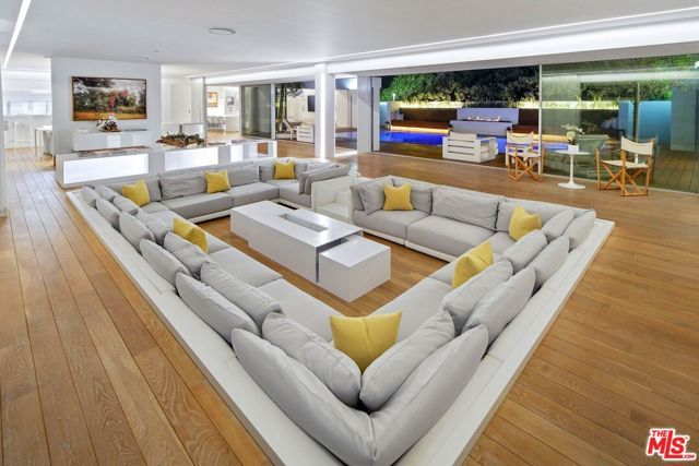 1106 N Hillcrest Road, Beverly Hills, CA 90210