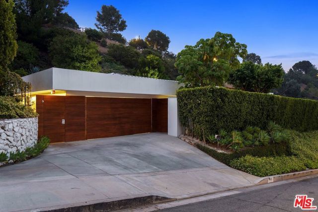1106 N Hillcrest Road, Beverly Hills, CA 90210