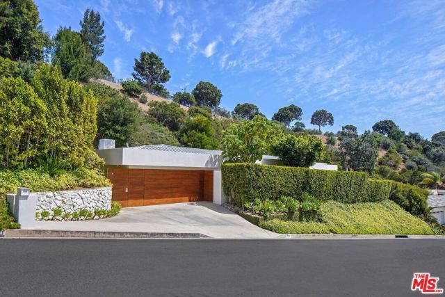 1106 N Hillcrest Road, Beverly Hills, CA 90210