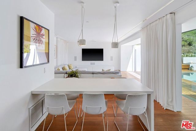 1106 N Hillcrest Road, Beverly Hills, CA 90210