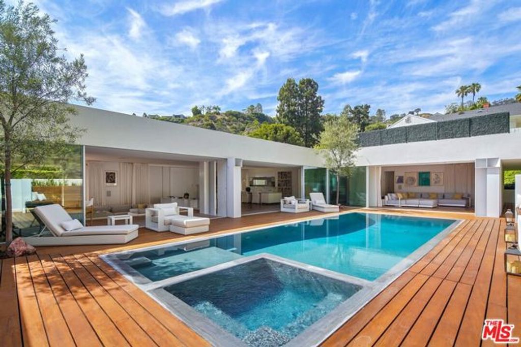 1106 N Hillcrest Road, Beverly Hills, CA 90210