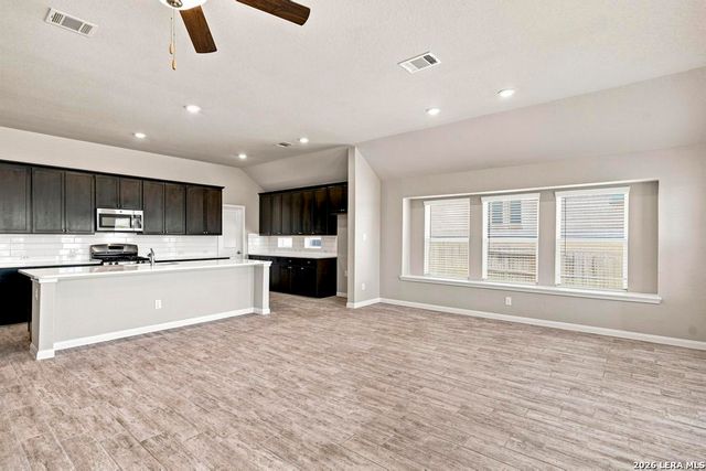 2112 Bailey Forest, San Antonio, TX 78253