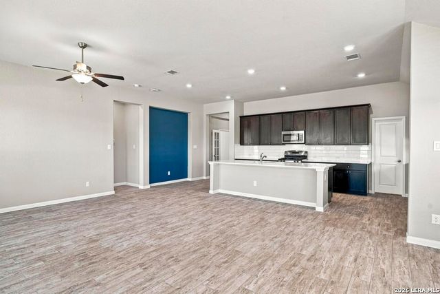 2112 Bailey Forest, San Antonio, TX 78253