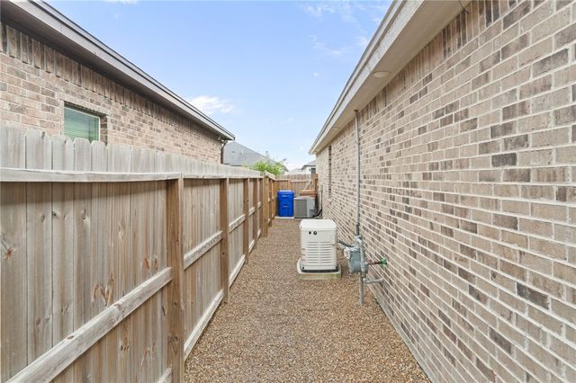 7826 Hulk Dr, Corpus Christi, TX 78414