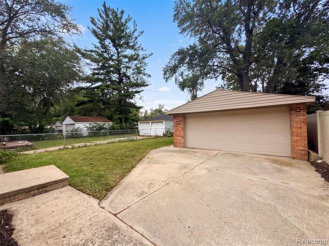 24346 Lehigh Street, Dearborn Heights, MI 48125