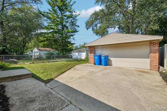 24346 Lehigh Street, Dearborn Heights, MI 48125