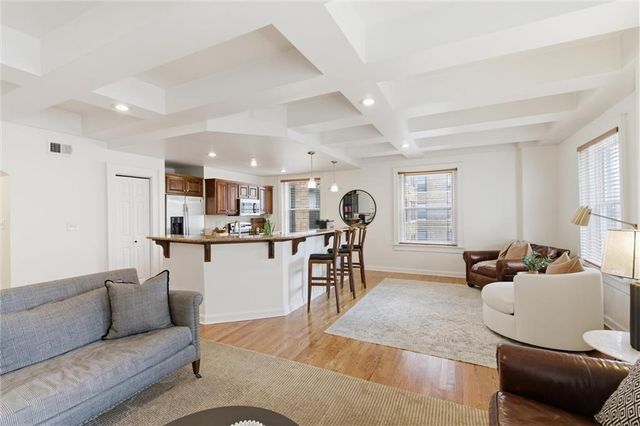 229 Ward Parkway 603B, Kansas City, MO 64112