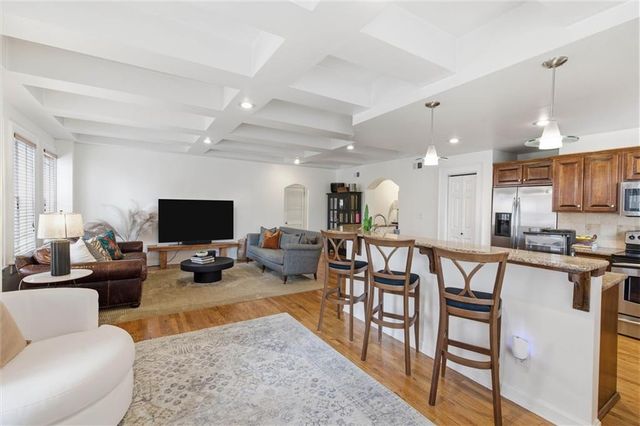 229 Ward Parkway 603B, Kansas City, MO 64112